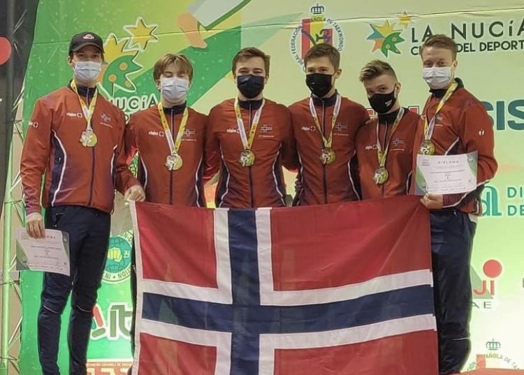 Theo Danckert Loodtz med sølv i lagmønster senior herre